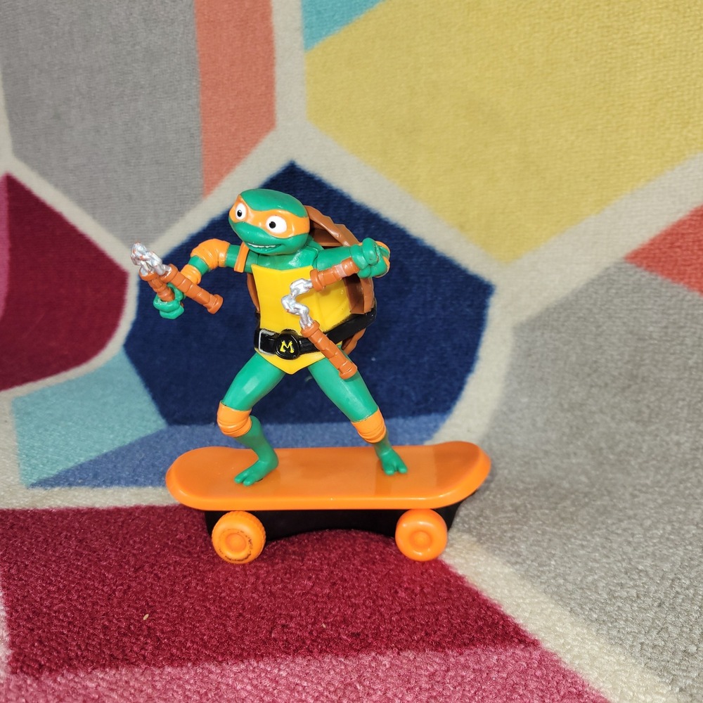 Funrise‎ Teenage Mutant Ninja Turtles Michelangelo Action Figure on Skateboard